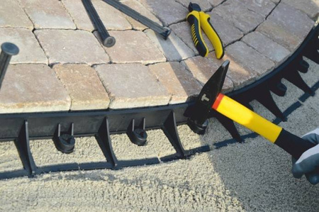 kotwa do obrzeży trawnikowych 